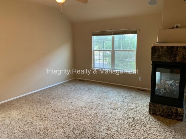 Building Photo - 552 Hanging Rock Pl