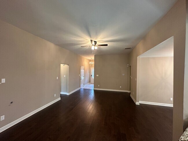 Building Photo - AVAILABLE NOW IN SOUTHAVEN! Spacious 4BR Home with Bonus Room & Fenced Yard