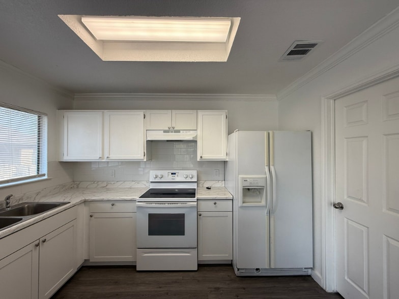 Building Photo - 7230 Grassy Trail