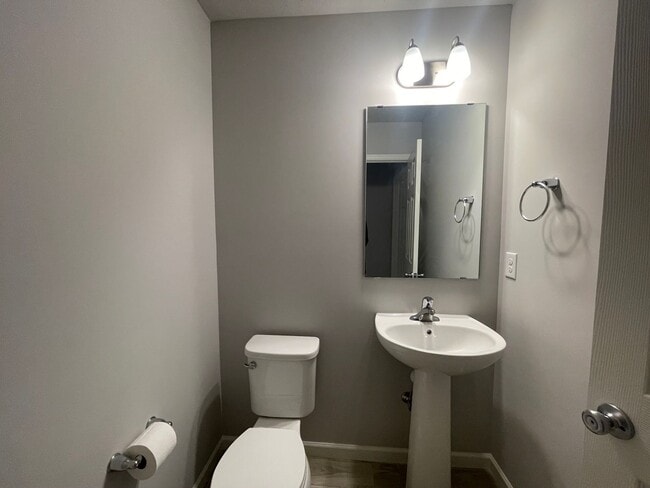 Building Photo - Four Bedroom Home in Galesburg