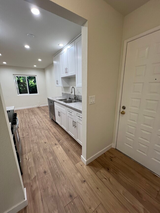 Entry - 7439 Woodman Ave
