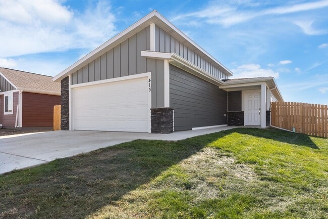 Building Photo - 413 Henry Potter Rd