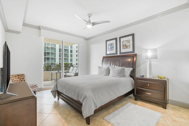 Building Photo - 3800 N Ocean Dr
