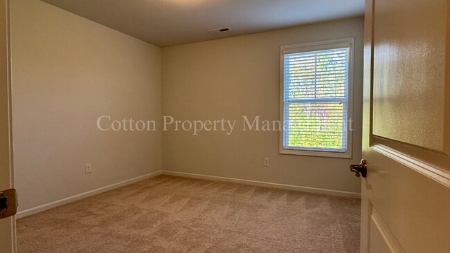 Building Photo - 473 Esthwaite Dr SE