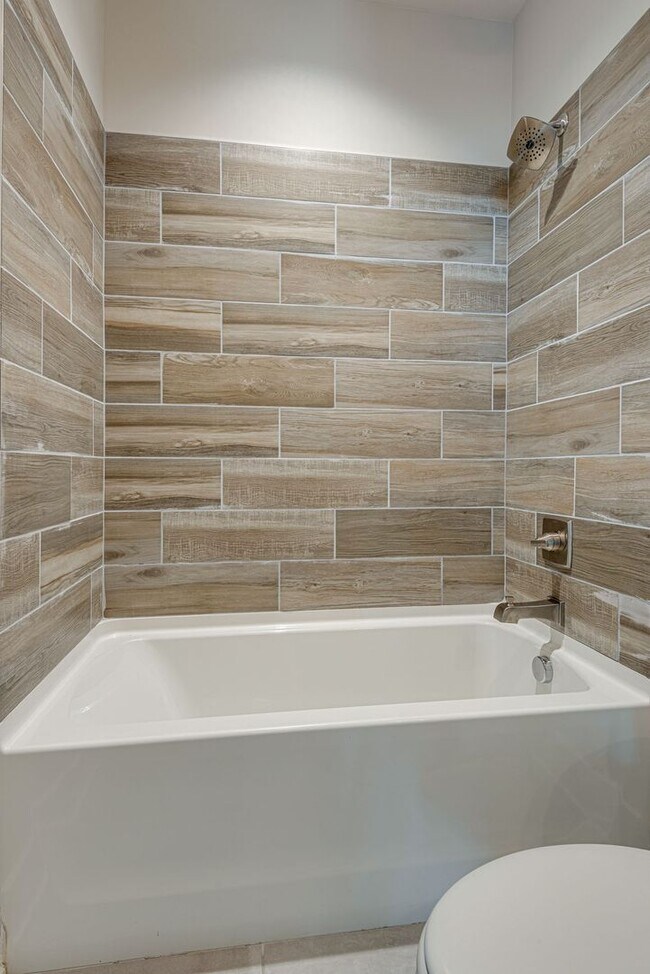 Building Photo - West Nashville Townhome
