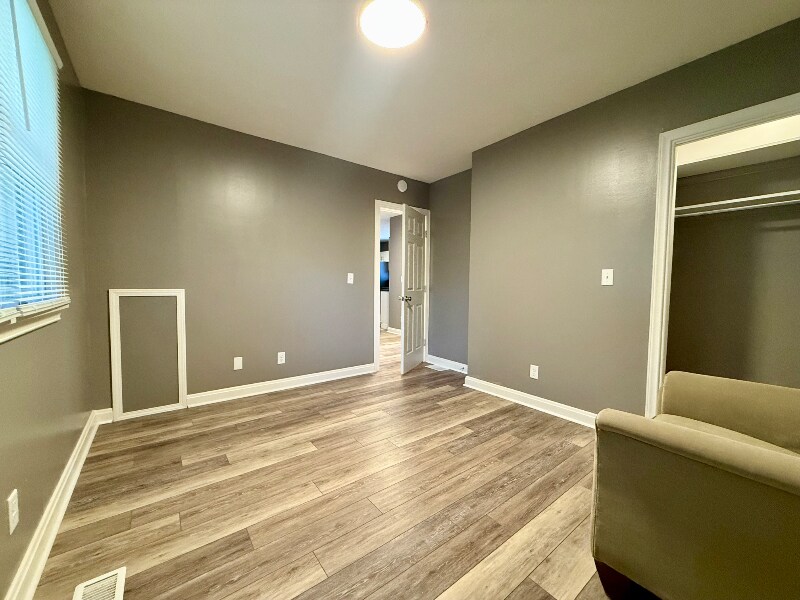 Building Photo - 801 Grand St