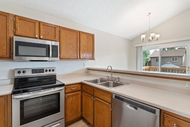 Building Photo - 4335 Conquista Dr