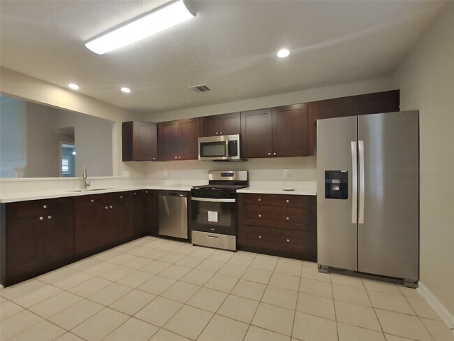 Building Photo - 5603 Rivertree Ln