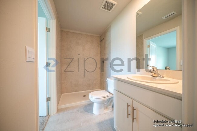 Building Photo - 2830 NW 18th Pl