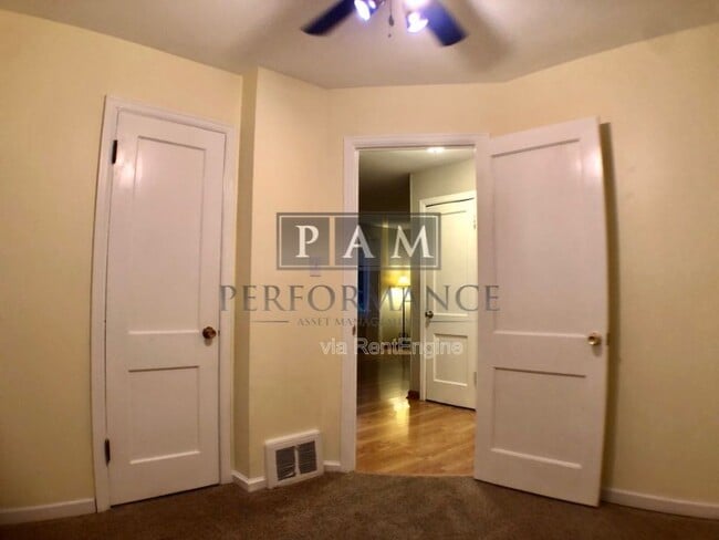 Building Photo - 2907 S 50th St