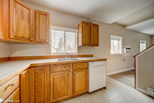 Building Photo - 104 N Colville Rd