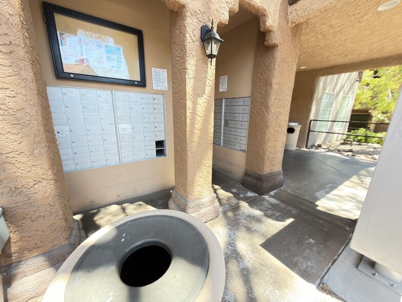Building Photo - 2200 S Fort Apache
