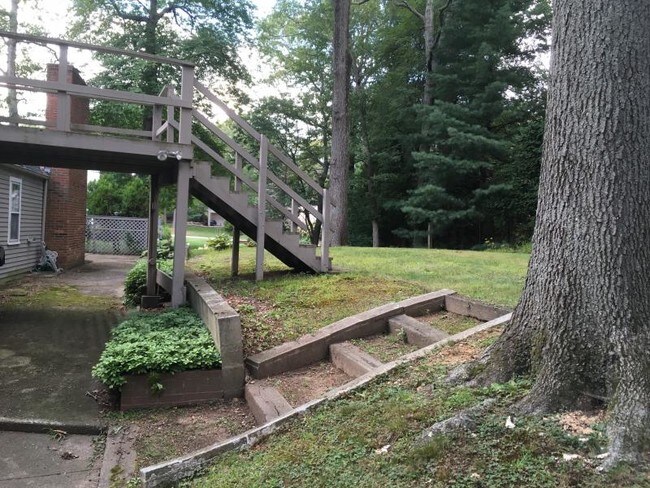 Building Photo - Country View Estates