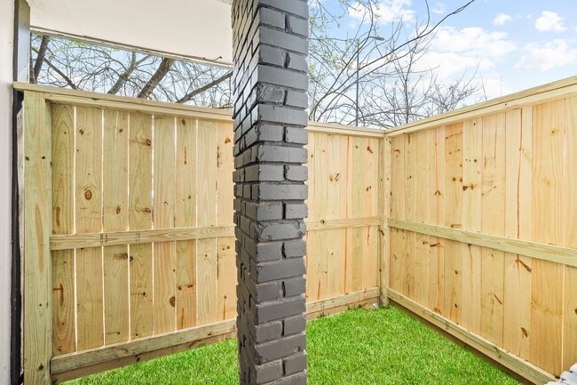 Building Photo - 2222 Peppermill Rd