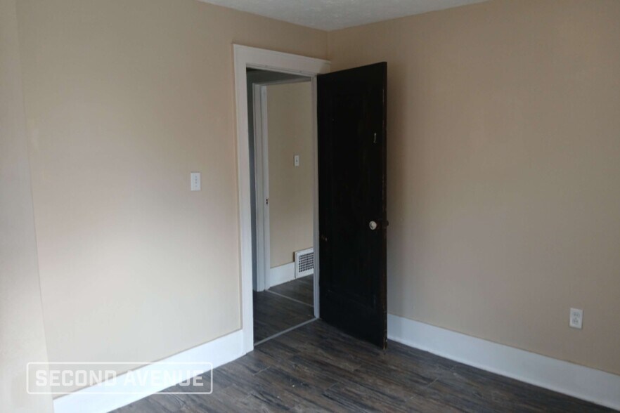 Building Photo - 1085 Delia Ave
