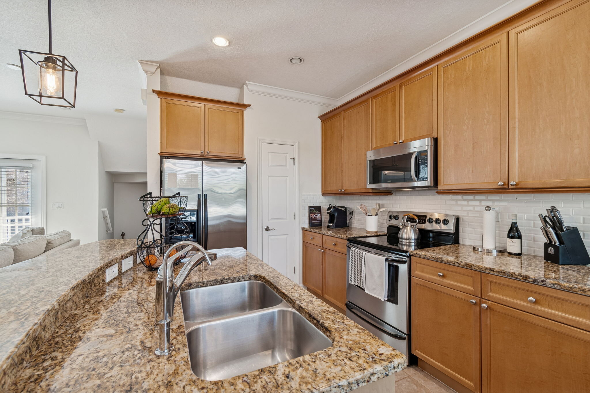 Kitchen w/ large pantry - 4543 Bay Spring Ct