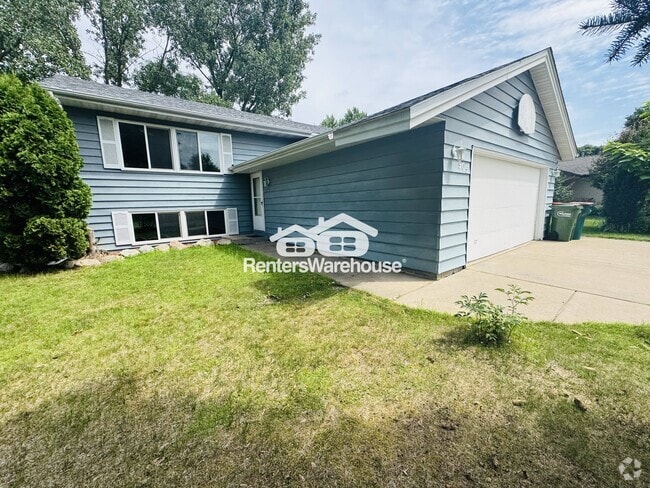 Building Photo - 905 97th Ln NE