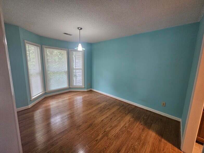 Building Photo - 6902 Persimmon Pl