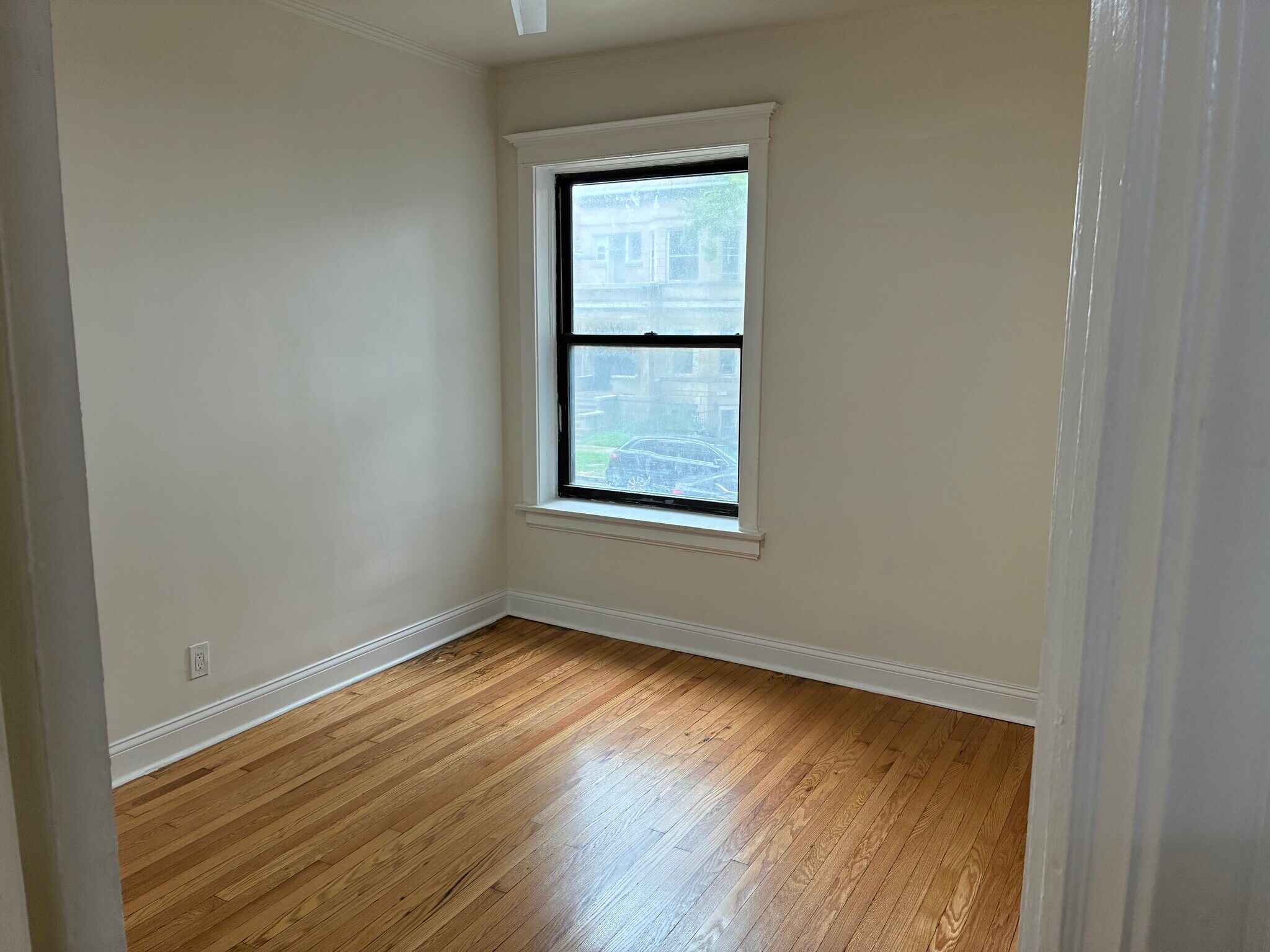 Building Photo - 6142 S Rhodes Ave