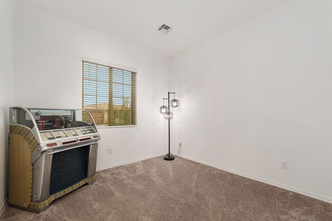 Building Photo - Beautiful home in Gated Dove Mountain Comm...