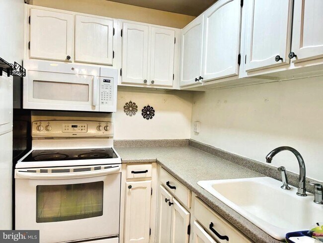 Building Photo - 18237 Swiss Cir