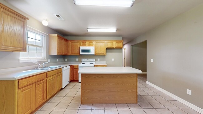 Building Photo - 952 Queen Annes Lace Dr