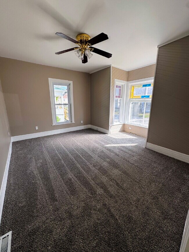 Building Photo - *Spacious 2-Bedroom Apartment with 1.5 Bath Available Now in Batavia!*