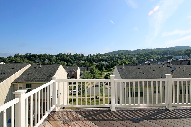 Building Photo - Pet Friendly End-unit Pantops Townhome (Ap...