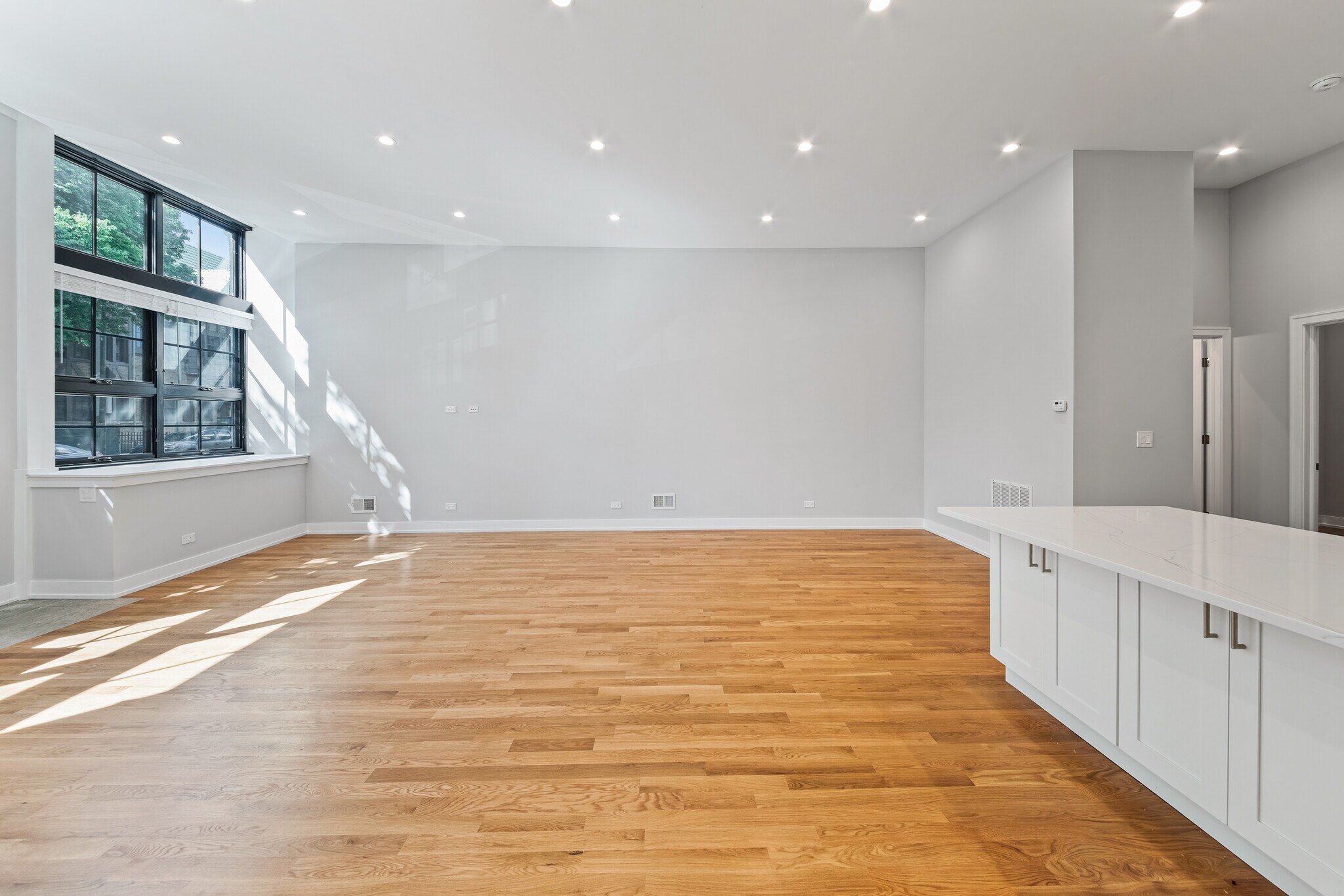 Building Photo - 1349 N Noble St