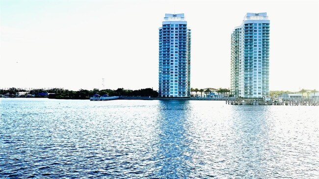 Building Photo - 231 Riverside Dr