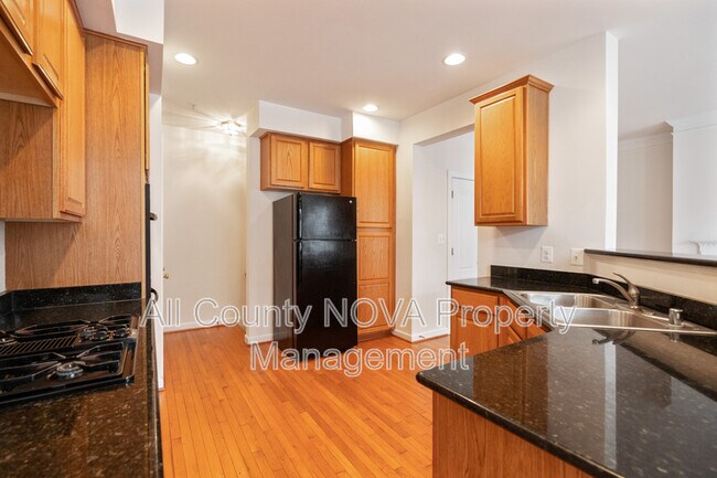 Building Photo - 3546 Carriage Walk Ln