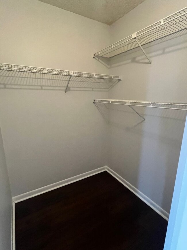 Building Photo - ONE BEDROOM ONE BATHROOM!! Waterfront Comm...