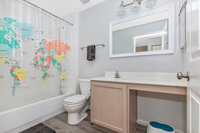 Building Photo - Twin Arch