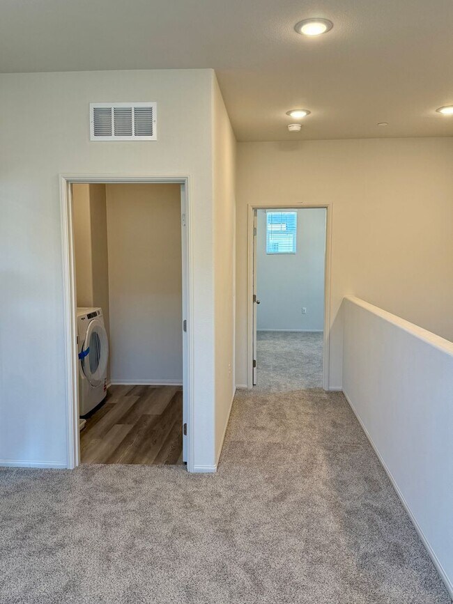 Building Photo - Brand New Luxury 2 story Home