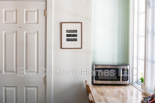 Building Photo - 419 W Orange St