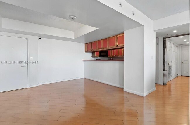 Building Photo - 650 West Ave