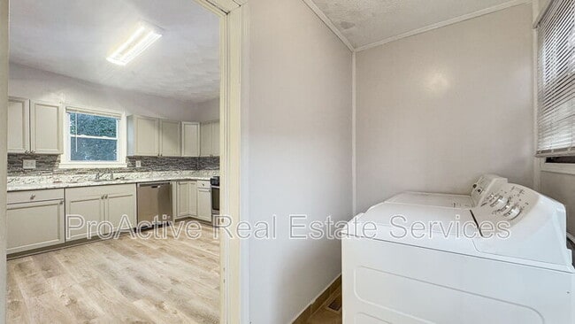 Building Photo - 2728 E Virginia Beach Blvd