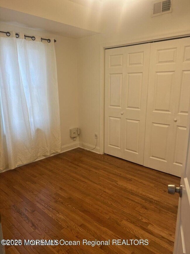 Building Photo - 83 Vanard Dr