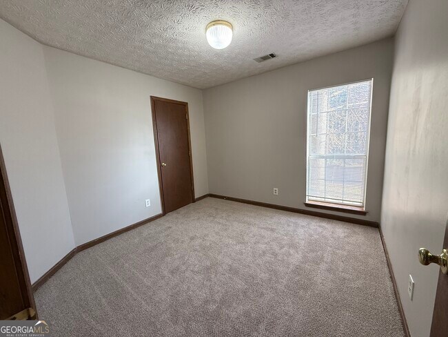 Building Photo - 235 Whirlwind Ct