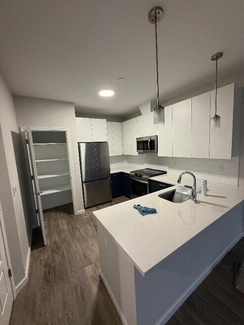 Building Photo - 313-315-315 Lake St