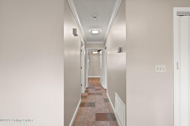 Building Photo - 710 Victoria Ct