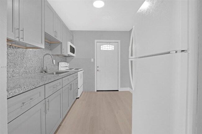 Building Photo - 369 Phippen Waiters Rd