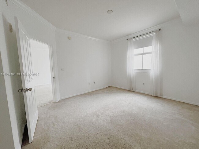 Building Photo - 9172 Collins Ave