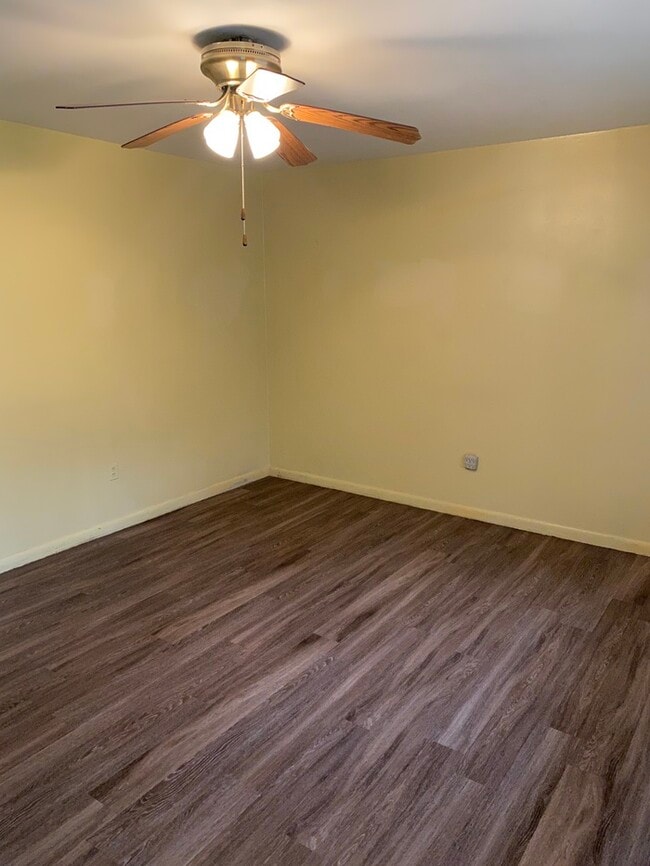 Building Photo - 2410 Martha Cir