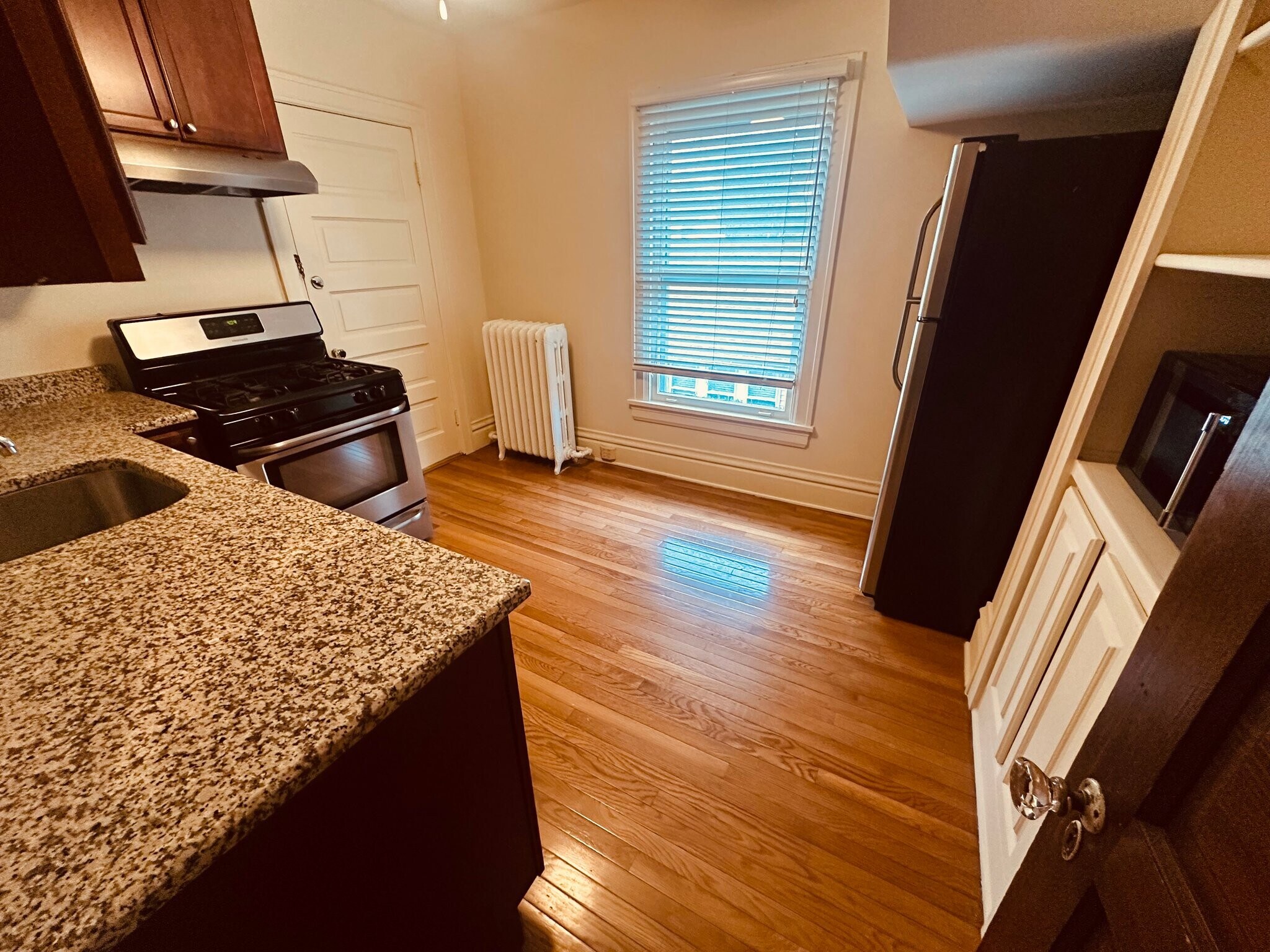 Building Photo - 113 N Batavia Ave