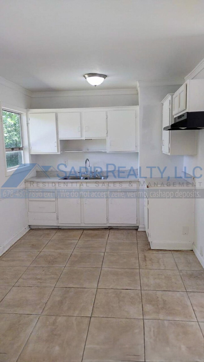 Building Photo - 2419 Adger Rd