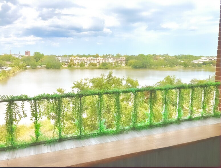 Building Photo - 14 Lockwood Dr