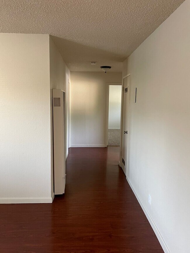 Building Photo - LOWER LEVEL 2 BED 1 BATH WITH FRESH PAINT AND NEW CARPET