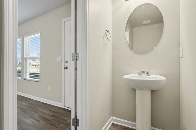 Building Photo - Beautiful 3-bedroom, 2.5-bath home in Greensboro