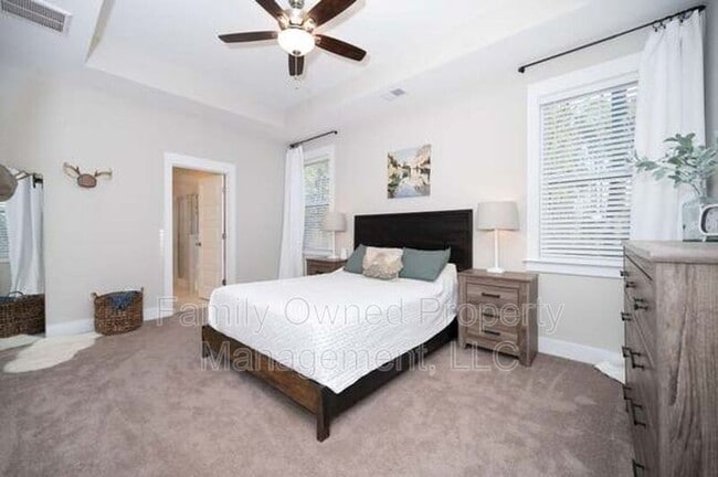 Building Photo - 225 Whirlaway Dr